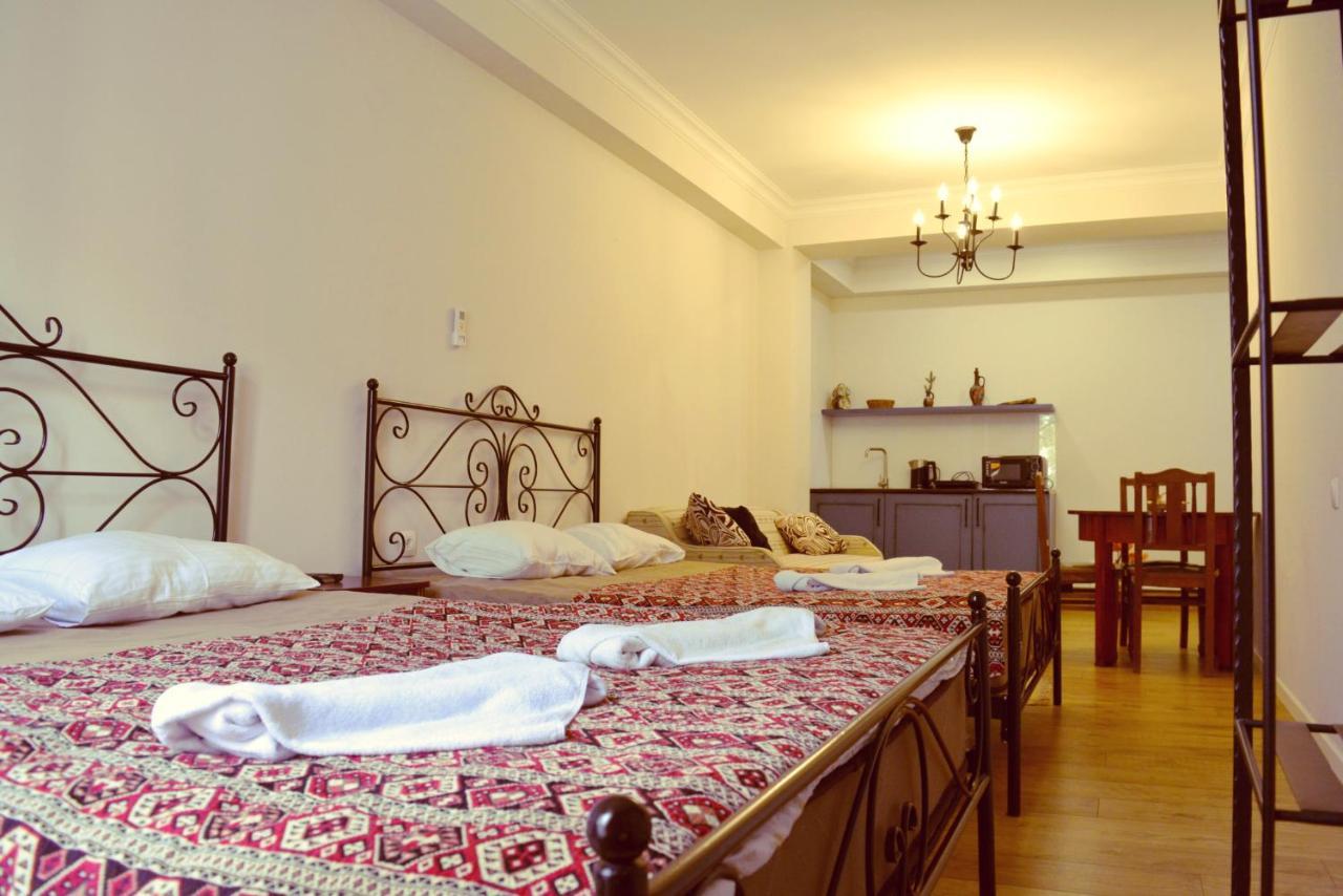 Apartment Near Pirimze Tbilisi Luaran gambar
